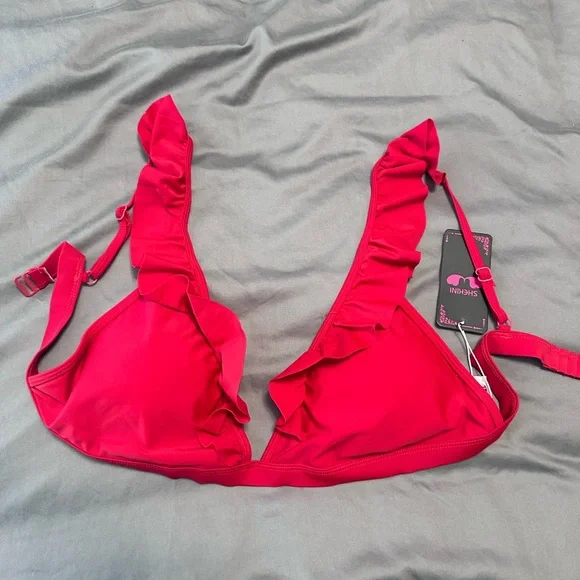 Chic Red Bikini Top with Ruffle - Picture 1 of 3